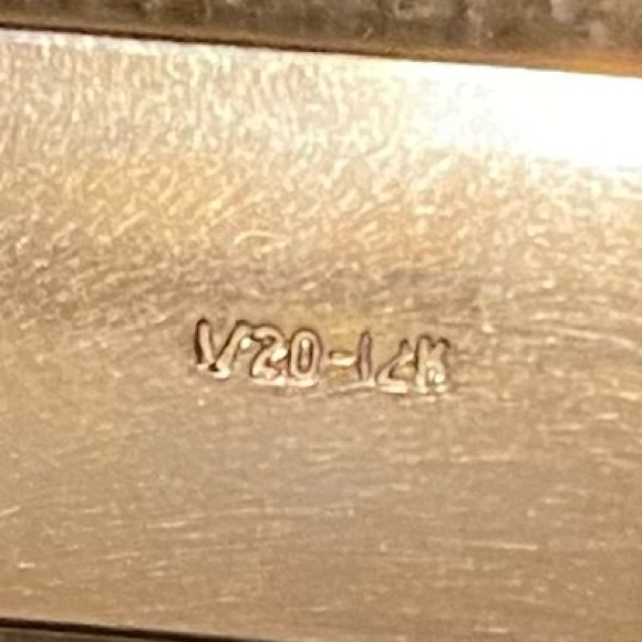 Vintage 1963 Gold Engraved Bangle Bracelet - Picture 4 of 6